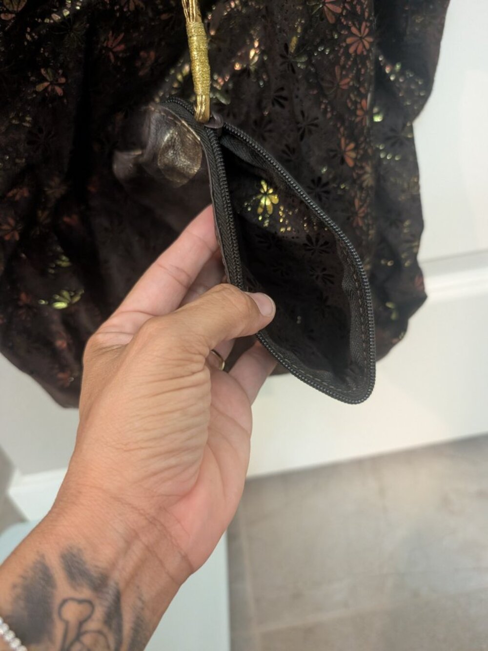 Handbag - Picture 3 of 5